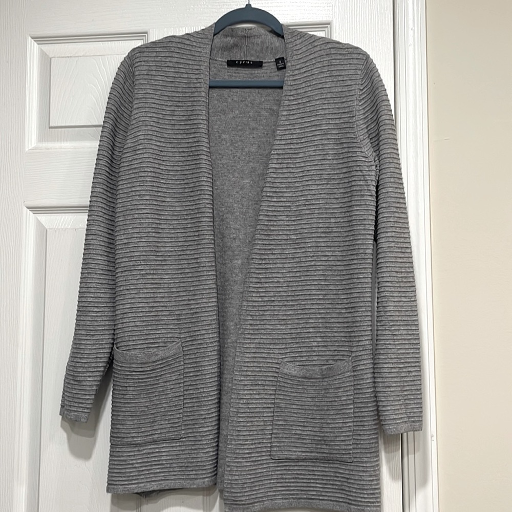 NWOT CYRUS LIGHT GRAY CARDIGAN